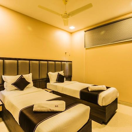 Hotel Golden Crown ムンバイ エクステリア 写真