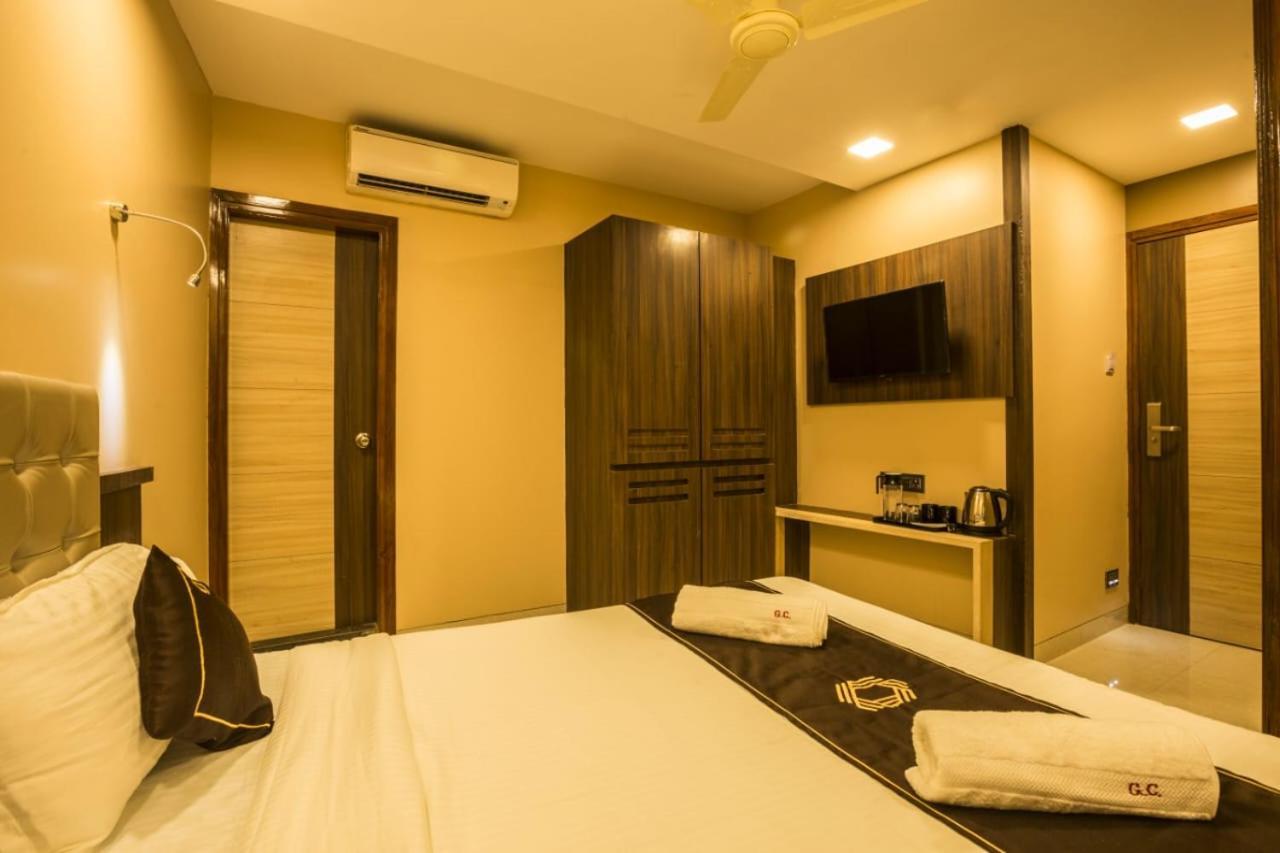 Hotel Golden Crown ムンバイ エクステリア 写真