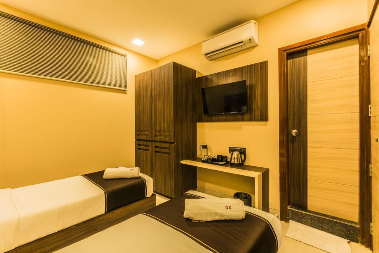 Hotel Golden Crown ムンバイ エクステリア 写真