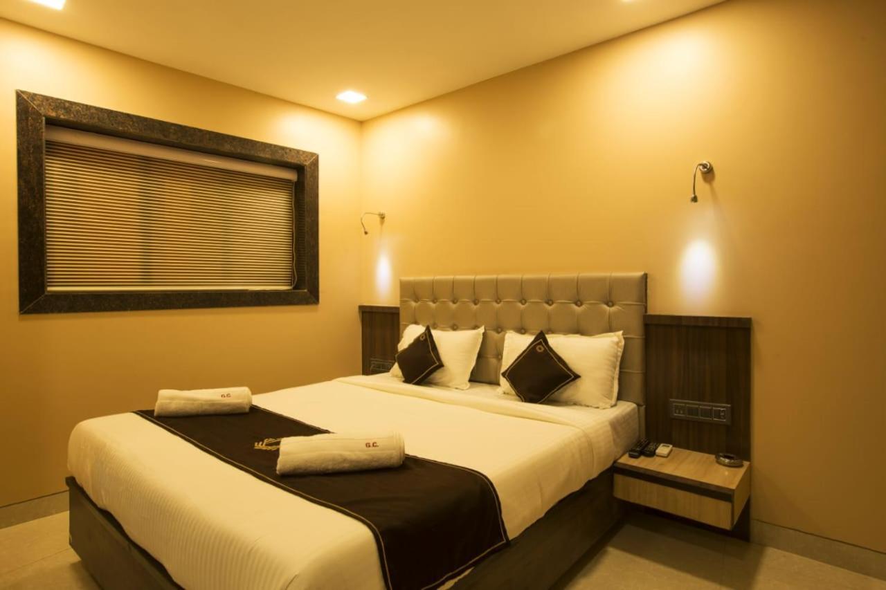 Hotel Golden Crown ムンバイ エクステリア 写真