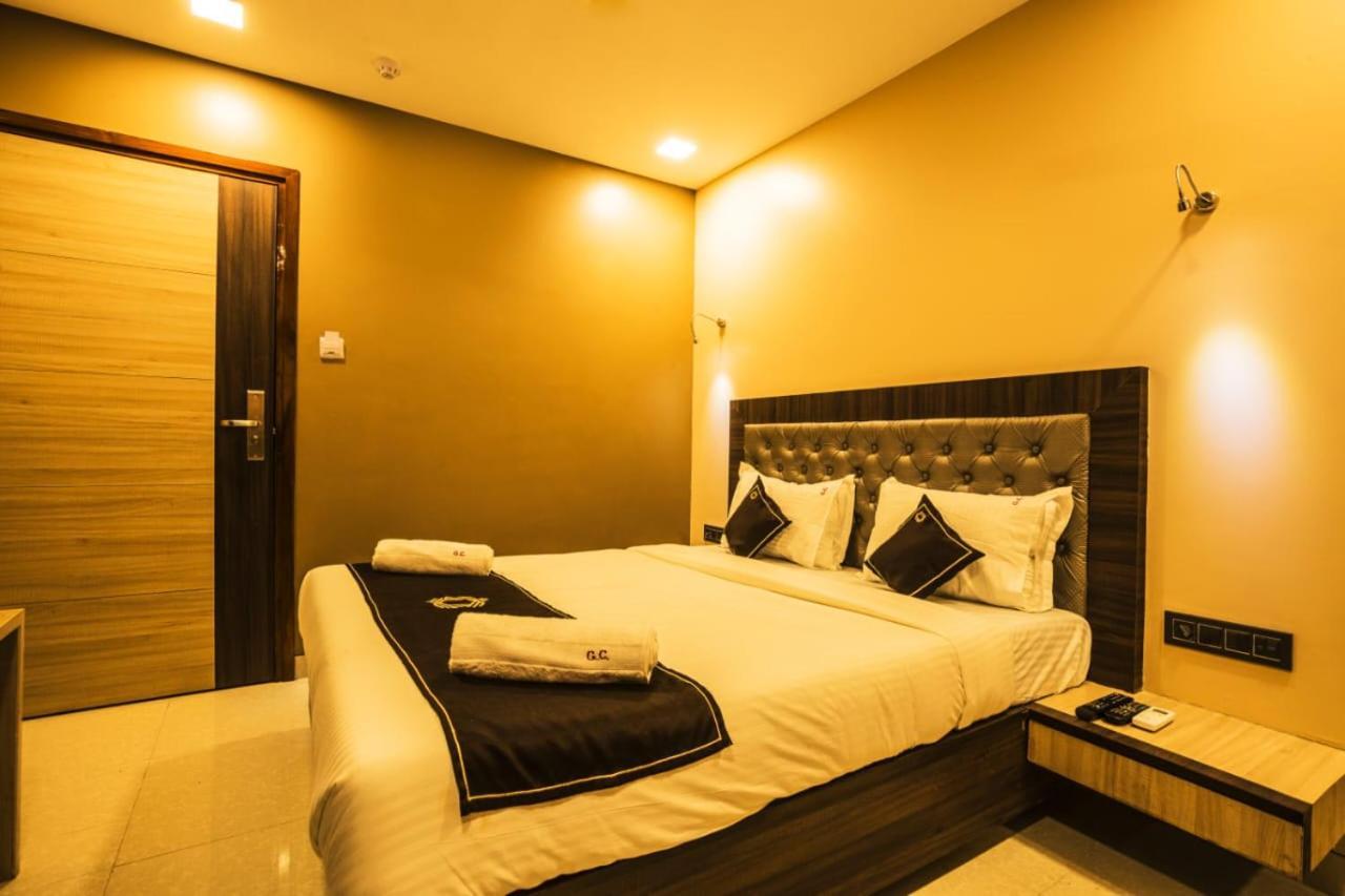 Hotel Golden Crown ムンバイ エクステリア 写真