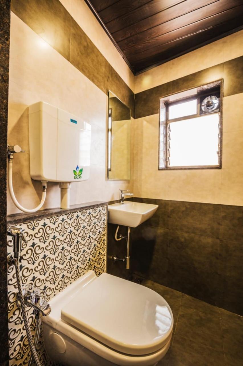 Hotel Golden Crown ムンバイ エクステリア 写真