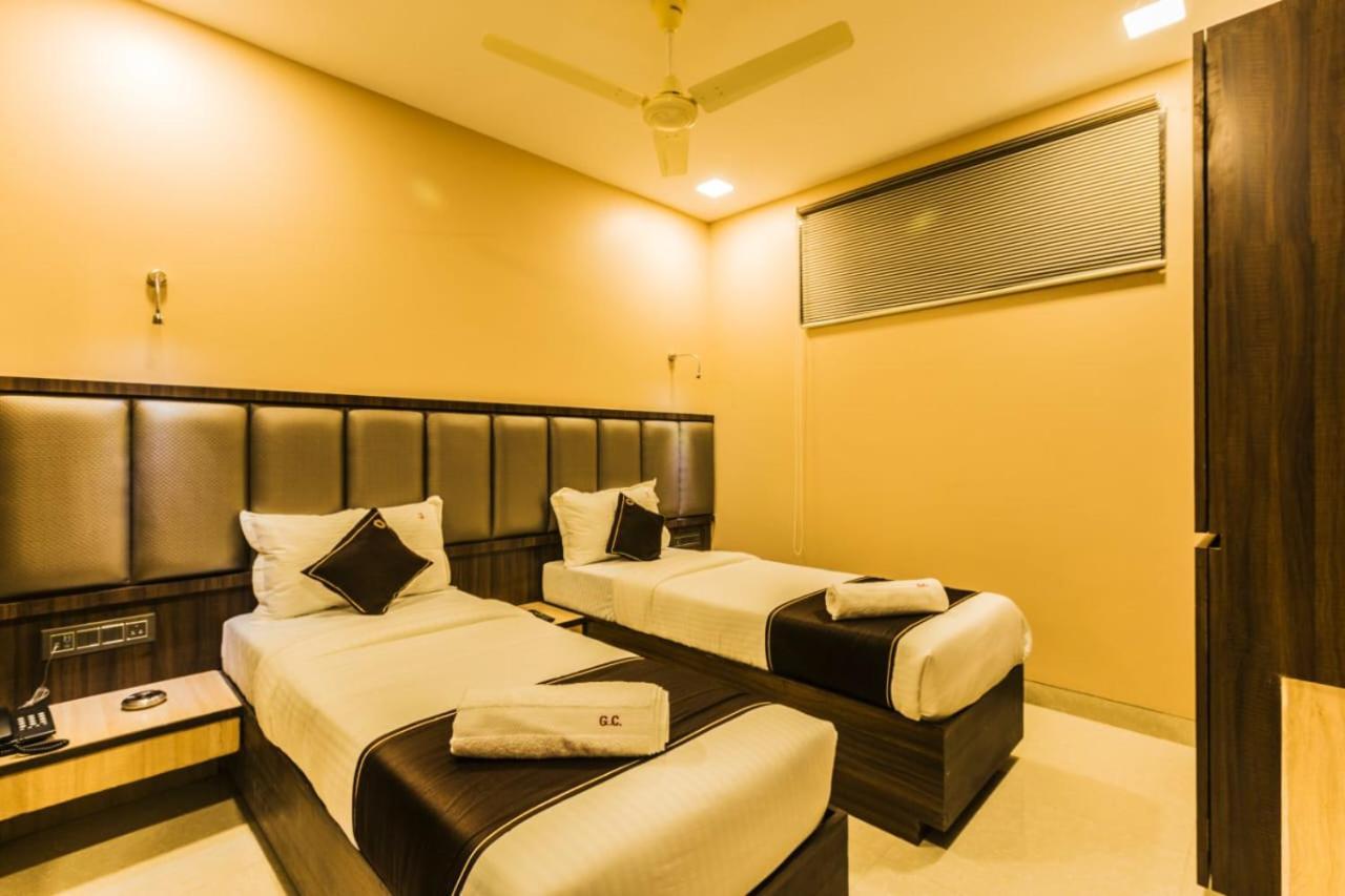 Hotel Golden Crown ムンバイ エクステリア 写真